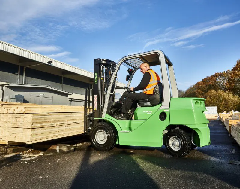 Loire Maine Manutention Vente Materiel De Manutention Angers Chariots Thermiques M300